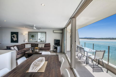 Noosa Harbour Resort - Accommodation Resorts 25