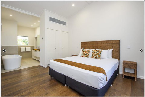 Reflections Amber Villa 3 - Accommodation Resorts 4