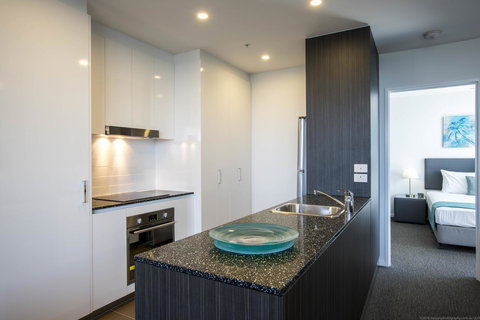 Synergy Broadbeach - Official - Accommodation Resorts 1