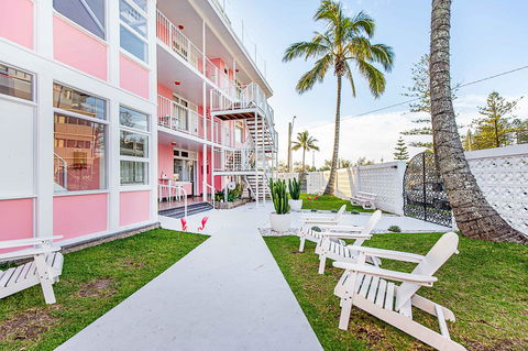 The Pink Hotel Coolangatta - Accommodation Resorts 2