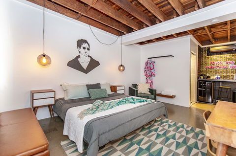 The Pink Hotel Coolangatta - Accommodation Resorts 24