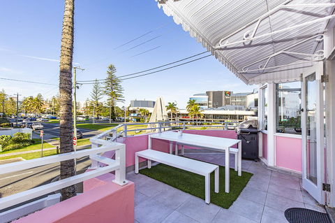 The Pink Hotel Coolangatta - Accommodation Resorts 6
