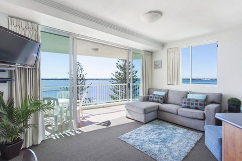 Crystal Bay On The Broadwater - Accommodation Resorts 17