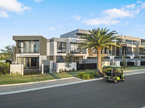 The Residences At The Peninsula - Accommodation Resorts 1