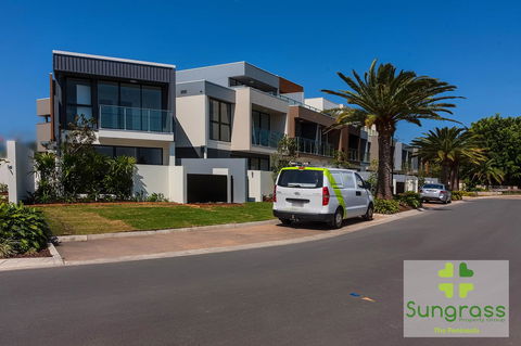 The Residences At The Peninsula - Accommodation Resorts 28