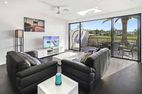 The Residences At The Peninsula - Accommodation Resorts 18
