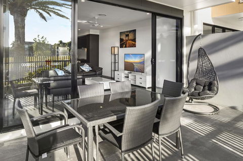 The Residences At The Peninsula - Accommodation Resorts 15