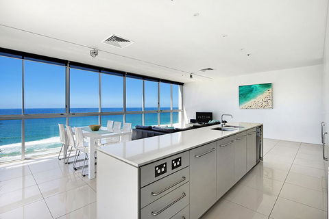 ULTIQA Air On Broadbeach - Accommodation Resorts 1