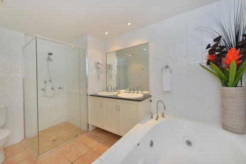 Cayman Villas Port Douglas - Accommodation Resorts 25