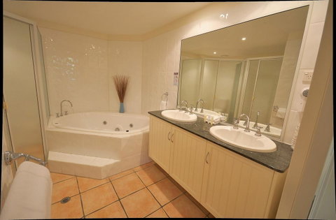 Cayman Villas Port Douglas - Accommodation Resorts 12