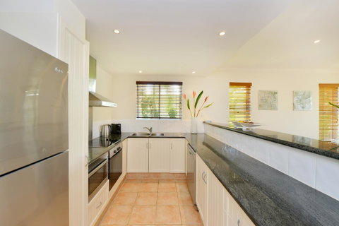 Cayman Villas Port Douglas - Accommodation Resorts 42