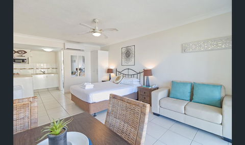 Bay Of Palms - Accommodation Resorts 8