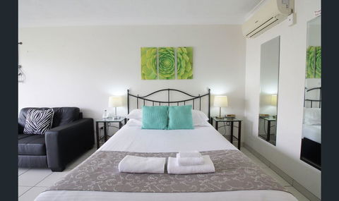 Bay Of Palms - Accommodation Resorts 23