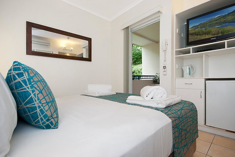 The Newport On Macrossan - Adults Only - Accommodation Resorts 16
