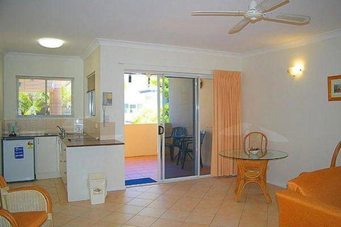 The Newport On Macrossan - Adults Only - Accommodation Resorts 4