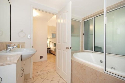 The Newport On Macrossan - Adults Only - Accommodation Resorts 2
