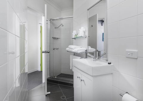 George Williams Hotel - Accommodation Resorts 34