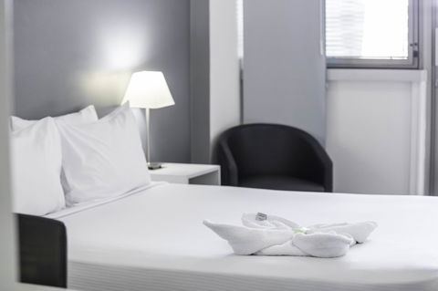George Williams Hotel - Accommodation Resorts 13