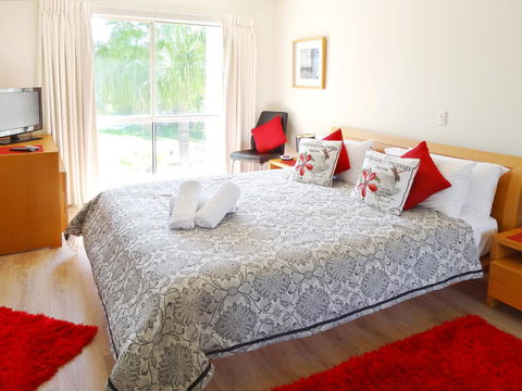 Waterfront Resort Villa With Buggy - Accommodation Resorts 12