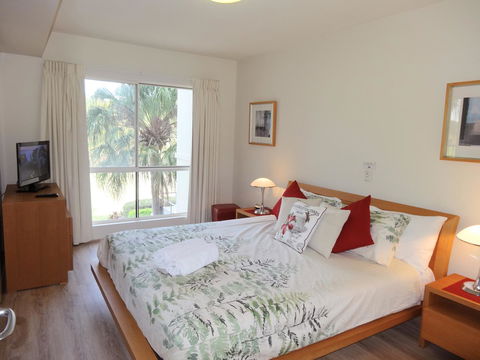Waterfront Resort Villa With Buggy - Accommodation Resorts 15