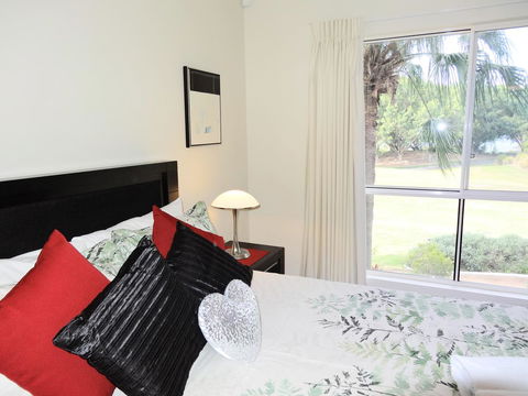 Waterfront Resort Villa With Buggy - Accommodation Resorts 11