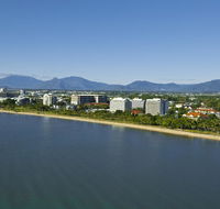 Holiday Inn Cairns Harbourside - Accommodation Resorts