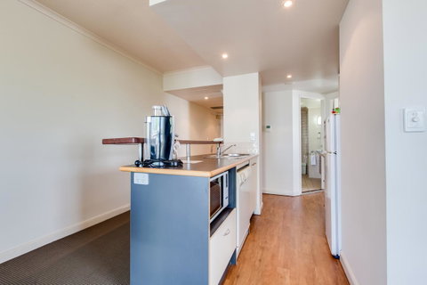 Central Cosmo Apartment Hotel - Accommodation Resorts 10