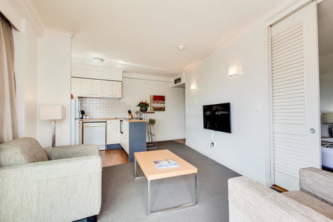 Central Cosmo Apartment Hotel - Accommodation Resorts 31