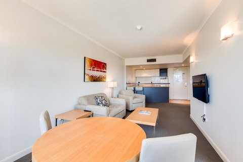 Central Cosmo Apartment Hotel - Accommodation Resorts 25