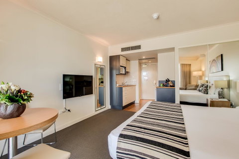 Central Cosmo Apartment Hotel - Accommodation Resorts 4