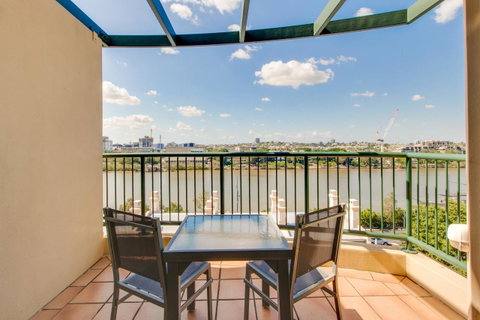 Central Cosmo Apartment Hotel - Accommodation Resorts 24