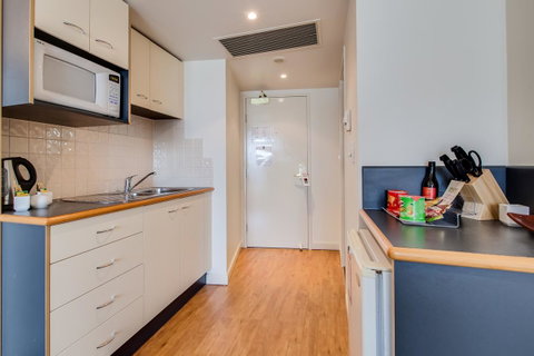 Central Cosmo Apartment Hotel - Accommodation Resorts 18