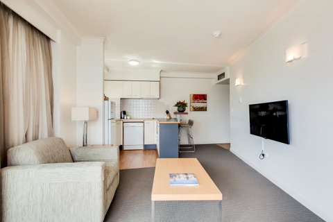 Central Cosmo Apartment Hotel - Accommodation Resorts 30
