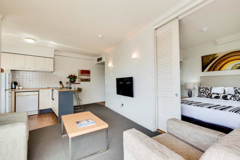 Central Cosmo Apartment Hotel - Accommodation Resorts 29