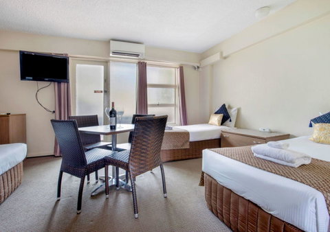 The Metropolitan Spring Hill - Accommodation Resorts 9