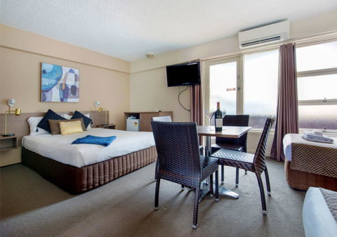 The Metropolitan Spring Hill - Accommodation Resorts 10