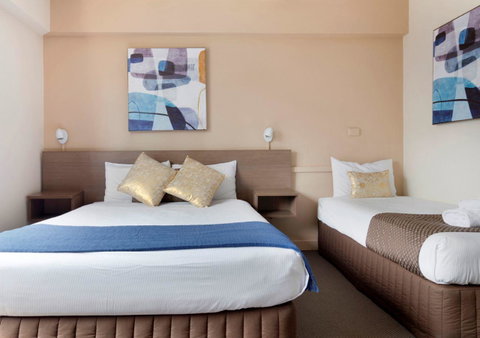 The Metropolitan Spring Hill - Accommodation Resorts 11