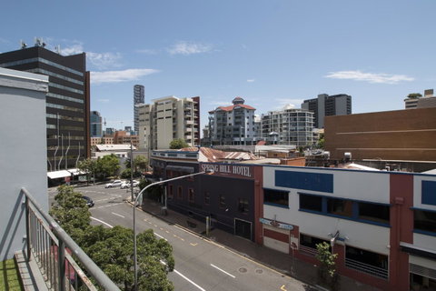 The Metropolitan Spring Hill - Accommodation Resorts 27