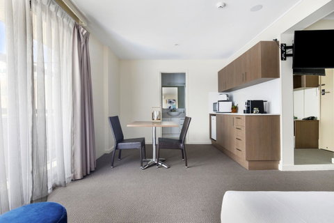 The Metropolitan Spring Hill - Accommodation Resorts 12