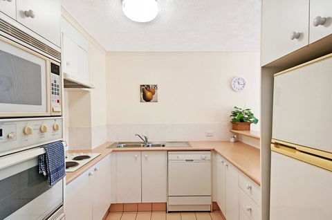 Champelli Palms Apartments - Accommodation Resorts 13