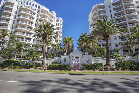 ULTIQA Burleigh Mediterranean Resort - Accommodation Resorts 19