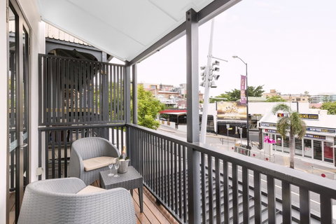 The Beetson Hotel -formerly Gambaro Hotel - Accommodation Resorts 24