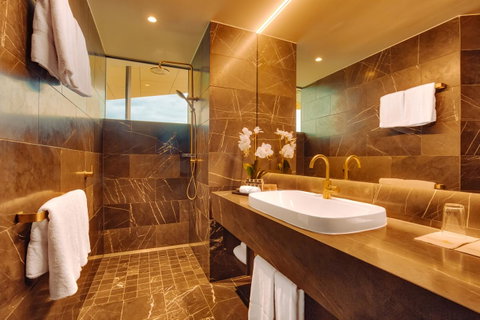 Eatons Hill Hotel - Accommodation Resorts 11