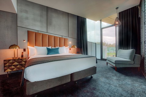 Eatons Hill Hotel - Accommodation Resorts 15