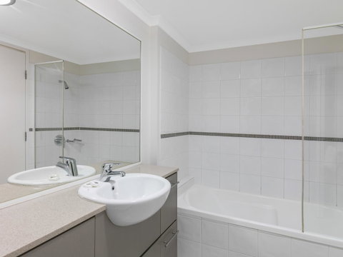 Oaks Brisbane River City Suites - Accommodation Resorts 10