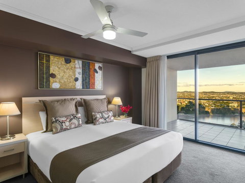 Oaks Brisbane River City Suites - Accommodation Resorts 1