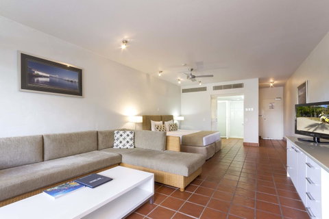 Club Tropical Resort - Official Onsite Reception & Check In - Accommodation Resorts 17