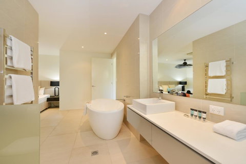 Club Tropical Resort - Official Onsite Reception & Check In - Accommodation Resorts 8