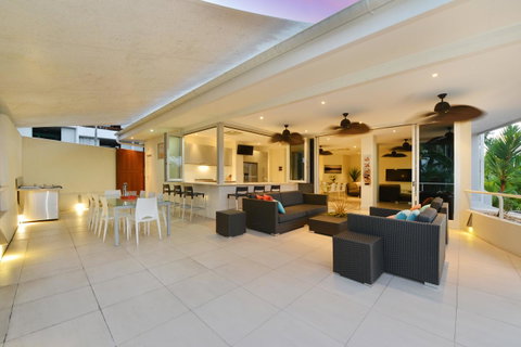 Club Tropical Resort - Official Onsite Reception & Check In - Accommodation Resorts 36