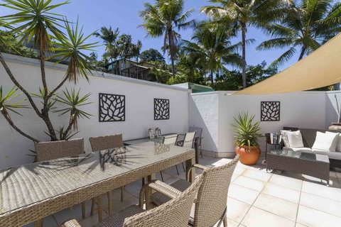 Club Tropical Resort - Official Onsite Reception & Check In - Accommodation Resorts 23